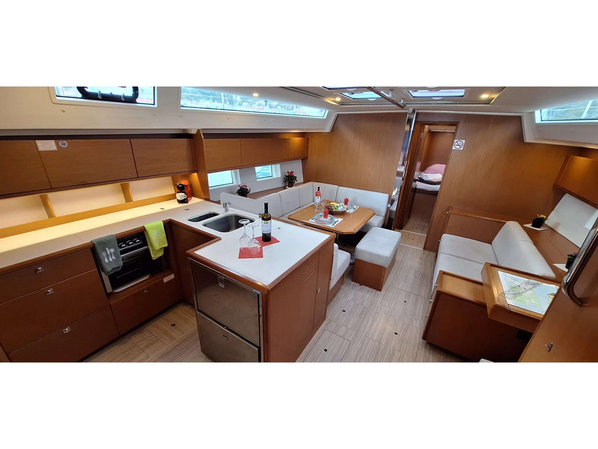 Bavaria C50 (LADY FLORA 3) Interior image - 6