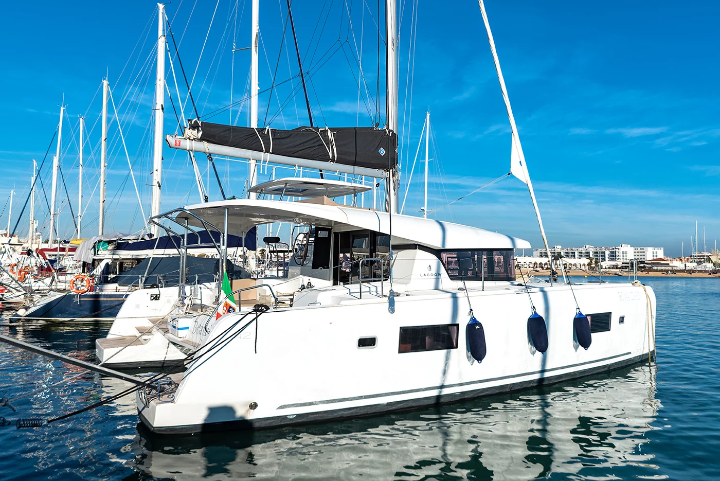 Lagoon 42 (Beatrix)  - 33