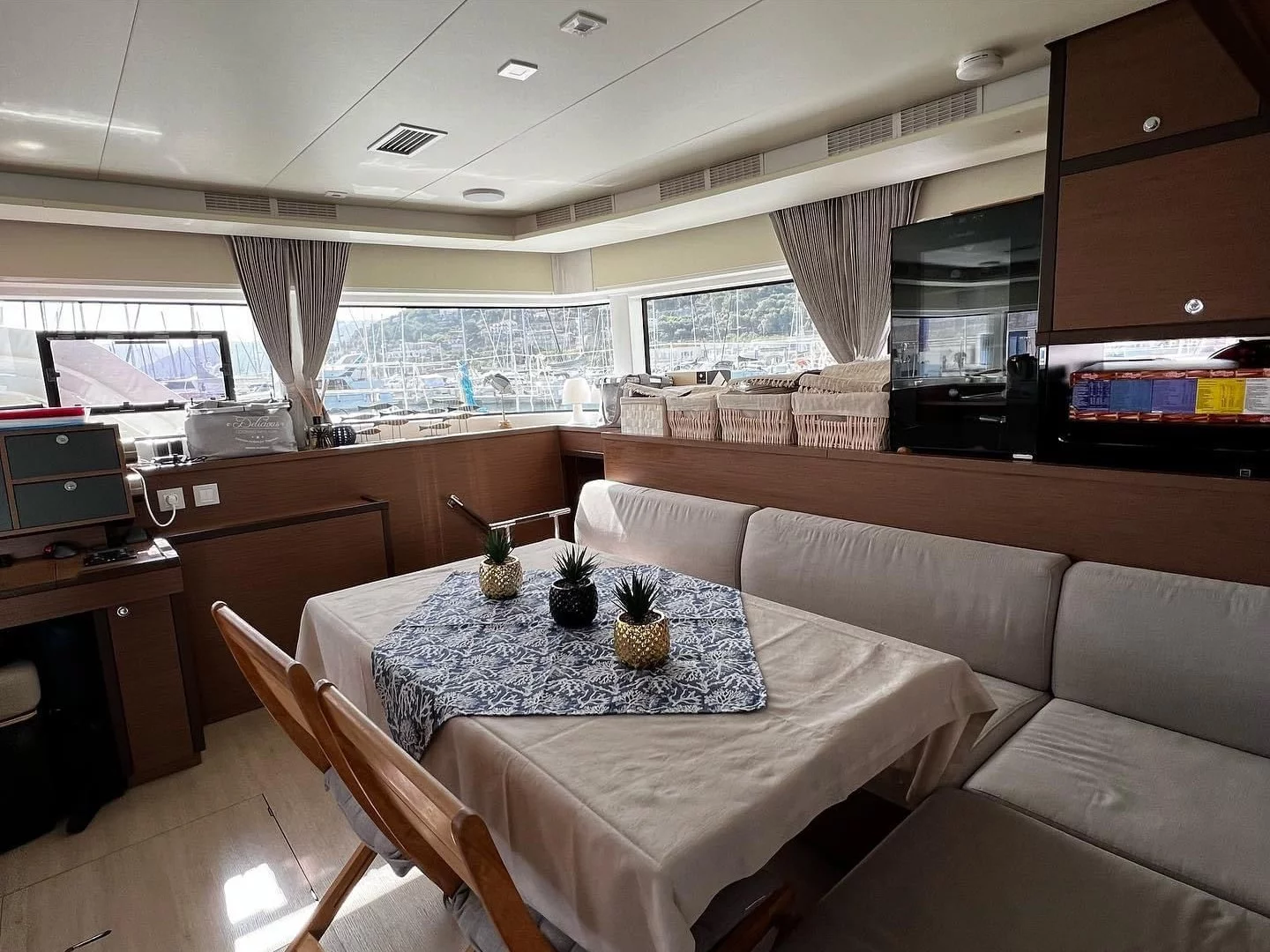 Lagoon 52F (SAILUXE - Samoa) Interior image - 6