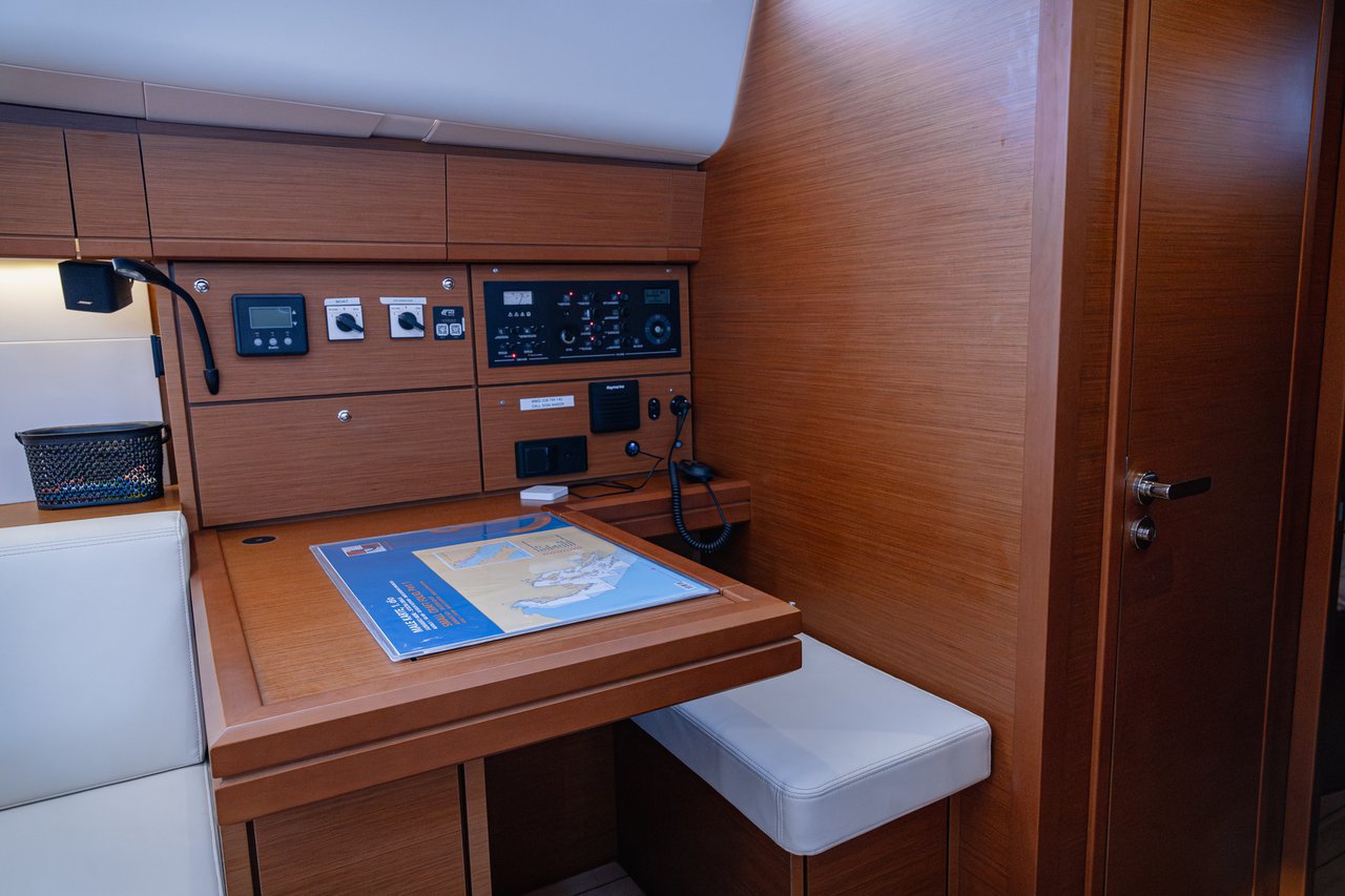 Photo #6 - Jeanneau 54 (El Yelmo) en Trogir - 22953