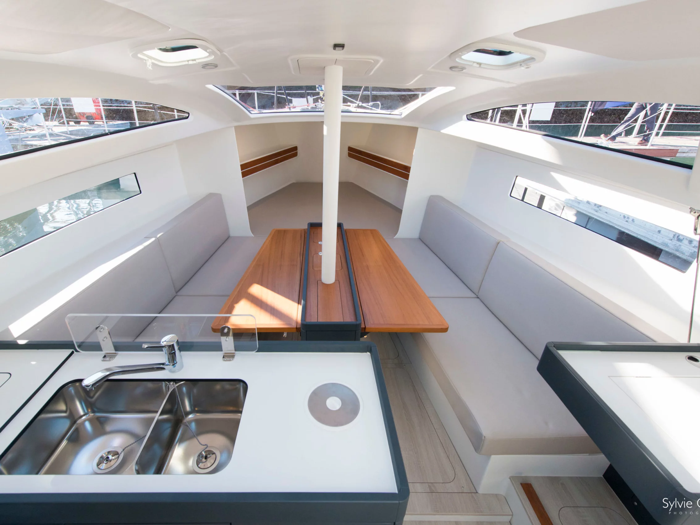 RM 970 (GUSTY 4) Interior image - 1