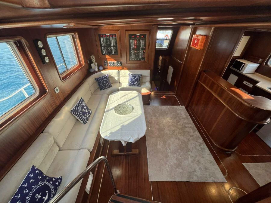 Lavinia (Lavinia) Interior image - 25