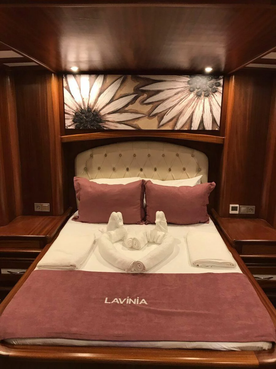 Lavinia (Lavinia)  - 13