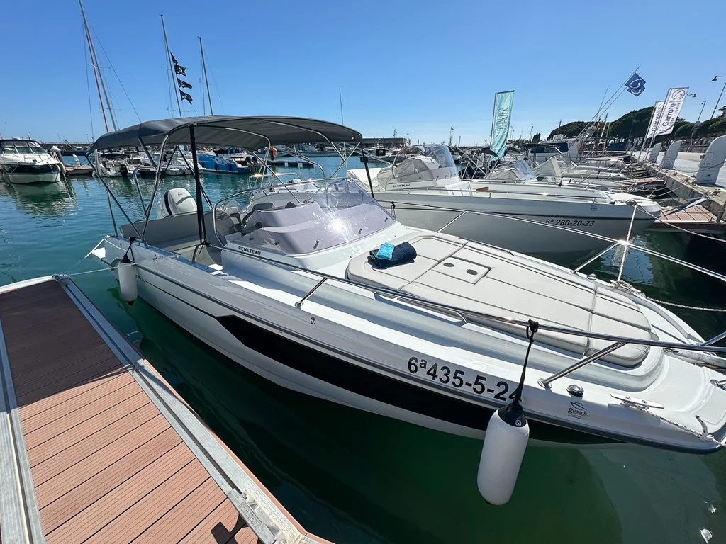 Beneteau Flyer 8 Sundeck (LLEVANT) Main image - 0