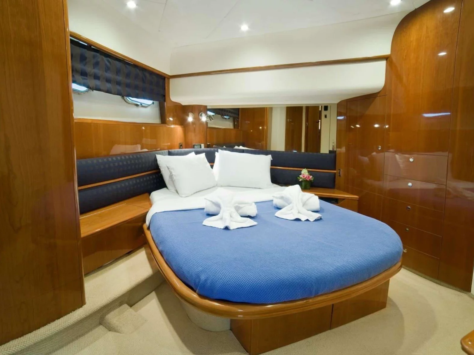 Princess V65 (Fast Break) Interior image - 8