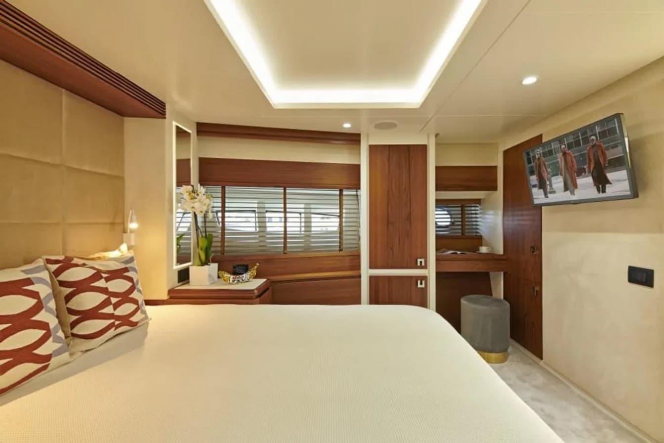 Photo #8 - Azimut 85F (La Fenice) in Corfu - 23039