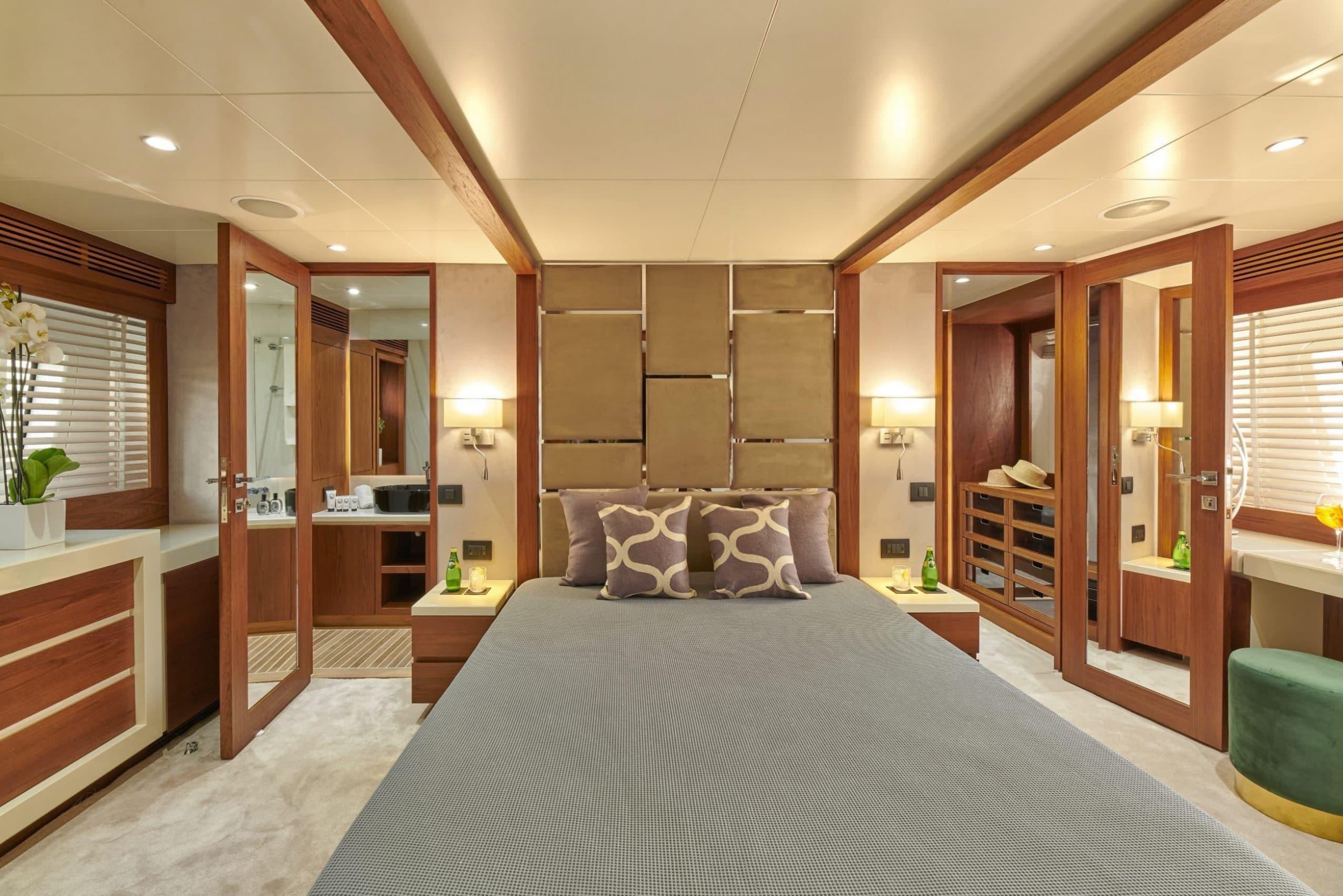 Photo #10 - Azimut 85F (La Fenice) in Corfu - 23039