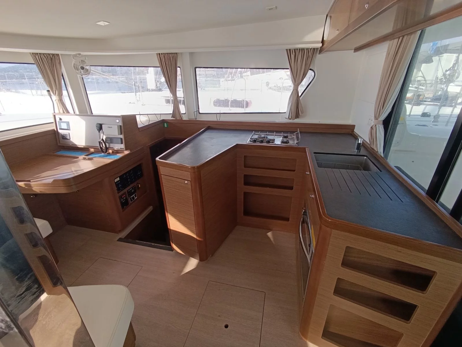 Lagoon 42 (Neptune) Interior image - 4
