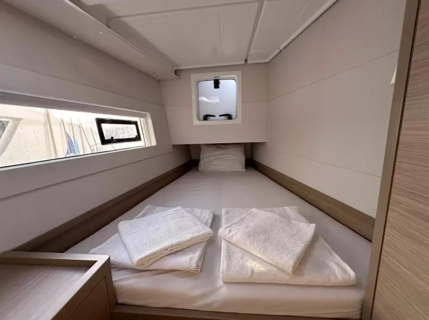 Lagoon 40 (Sail Aries)  - 4