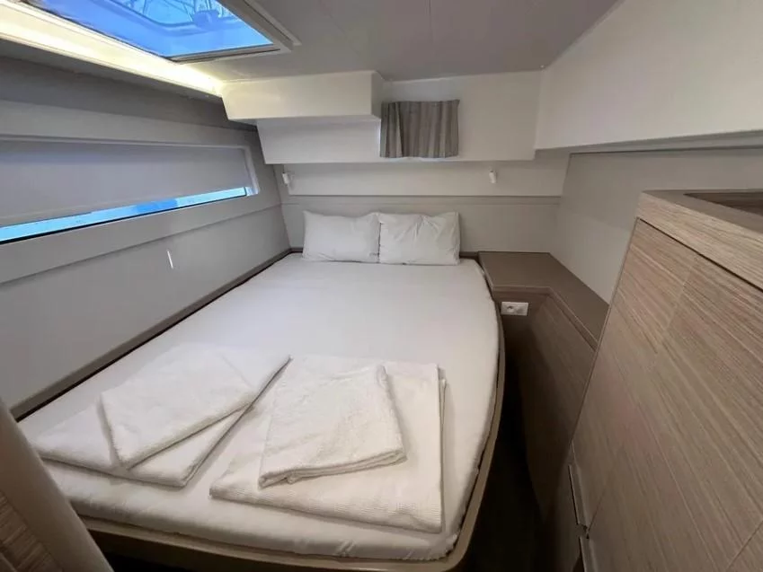 Lagoon 40 (Sail Aries)  - 2