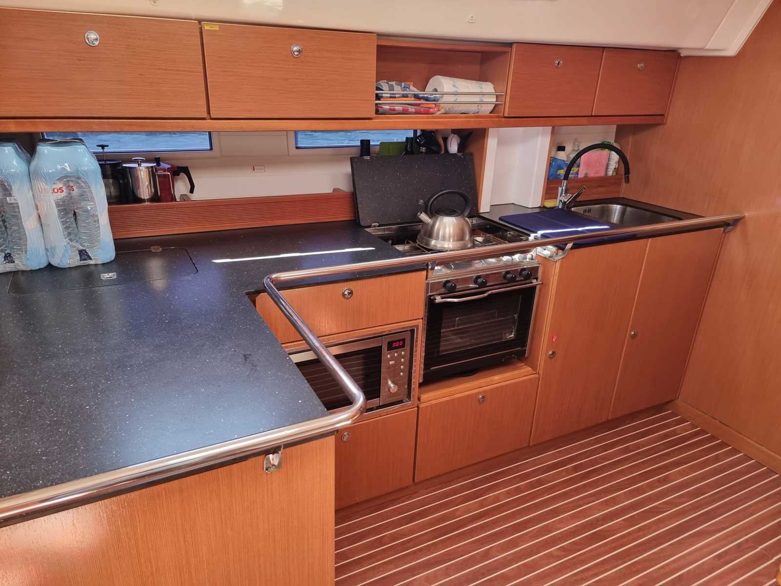 Photo #8 - Bavaria 45 Cruiser 3 cabins (Fleurie) in Corfù - 23042