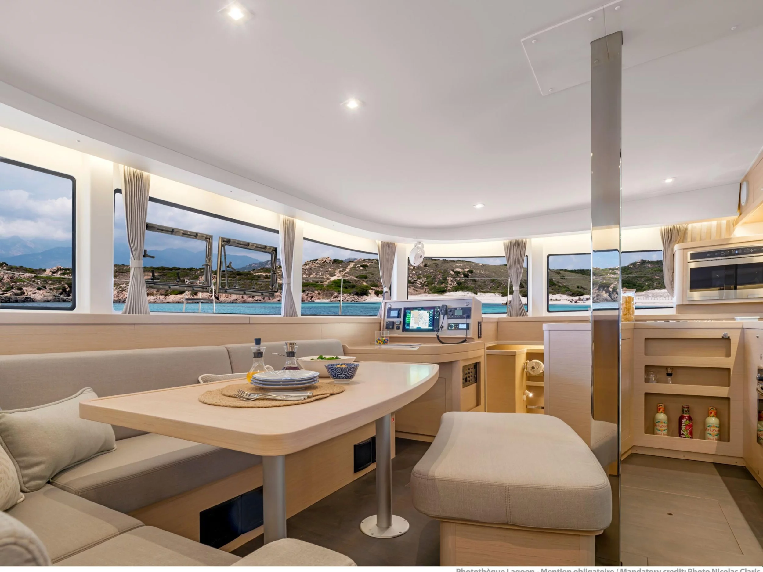 Lagoon 42 (Lizzy II) Interior image - 4