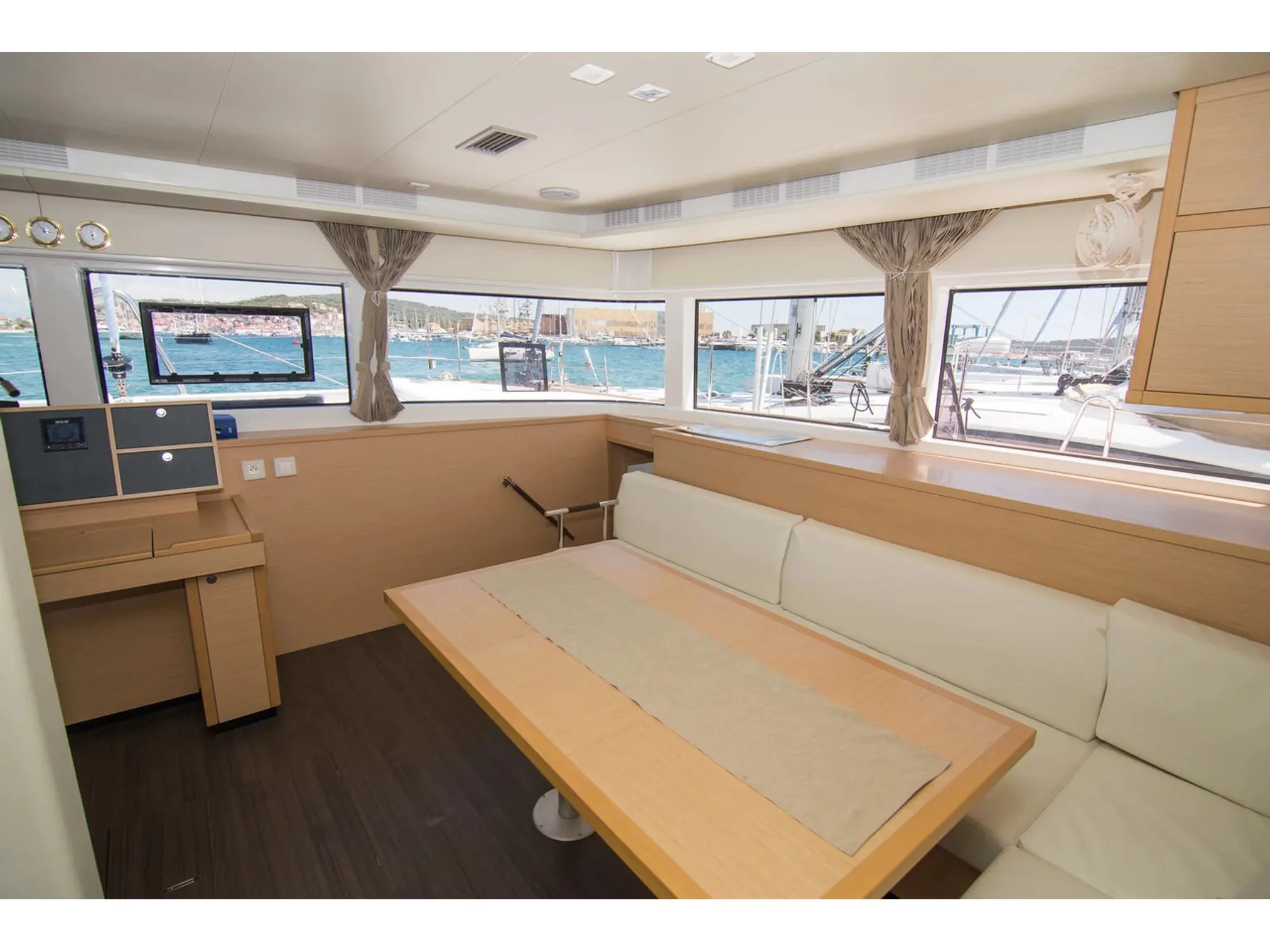 Lagoon 52F (Matarma) Interior image - 4