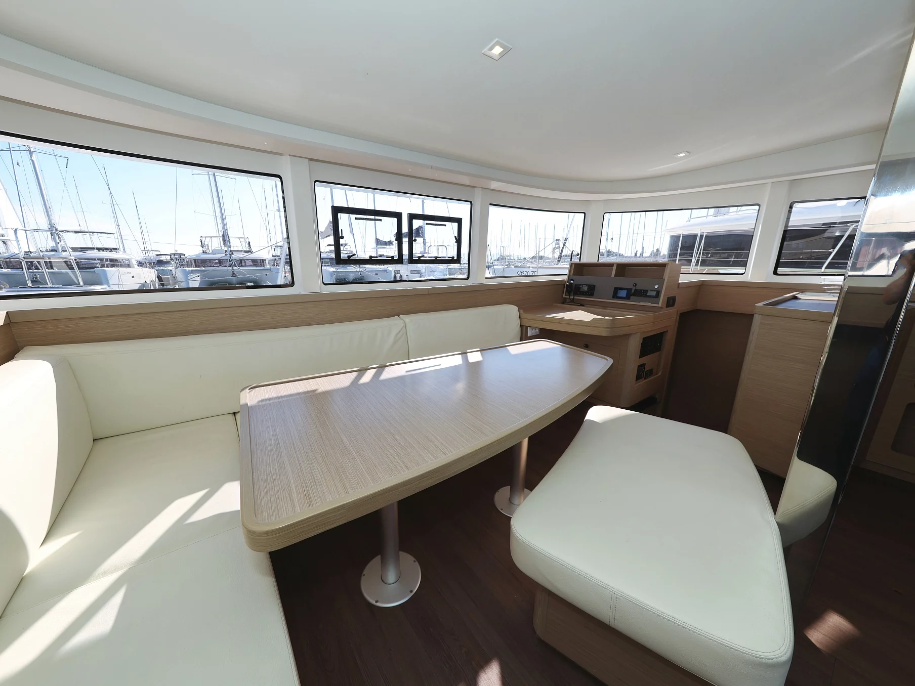 Lagoon 42 (DEAR JOHN) Interior image - 9