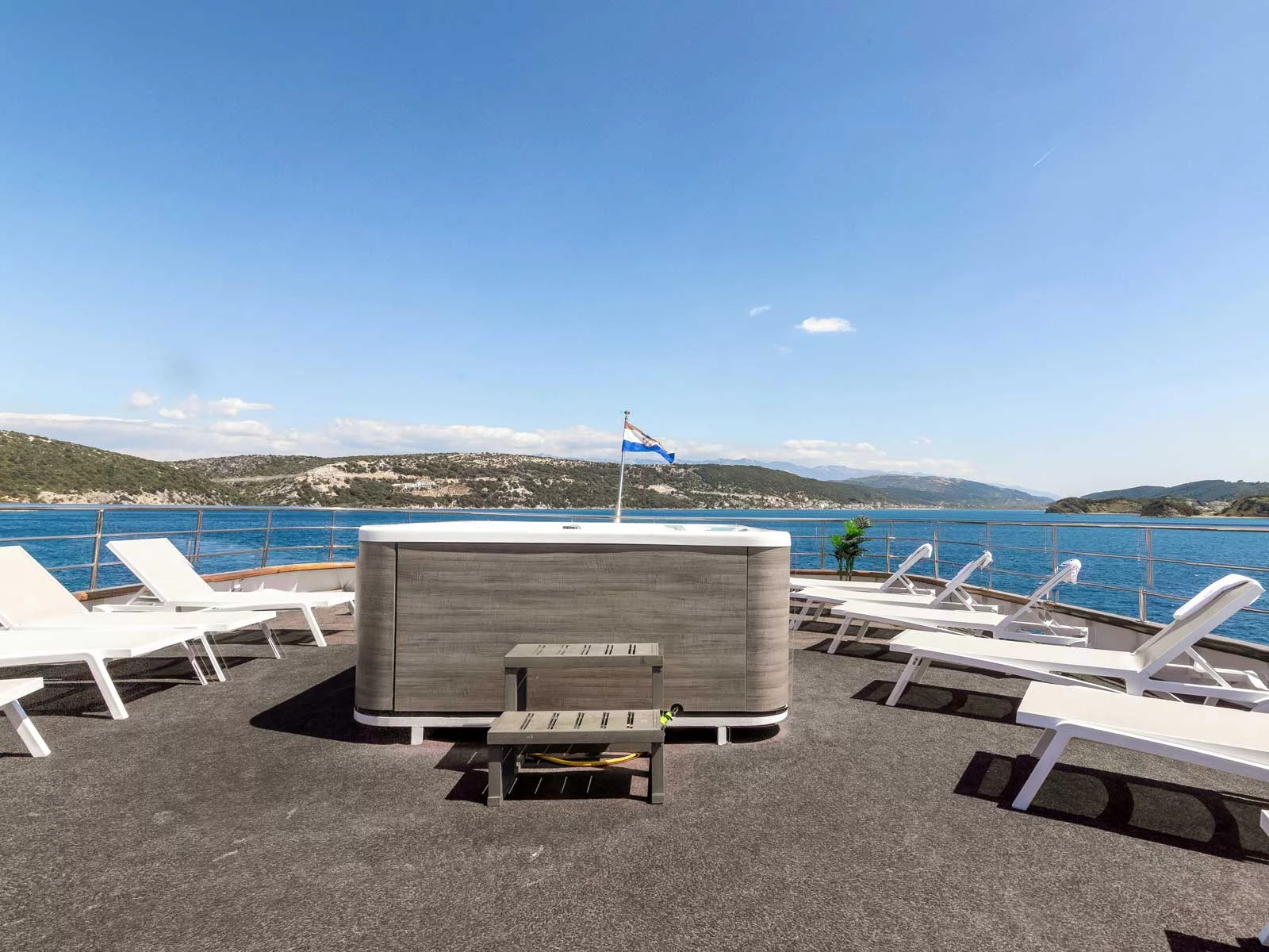 Luxury Motor Yacht (Suzana)  - 15