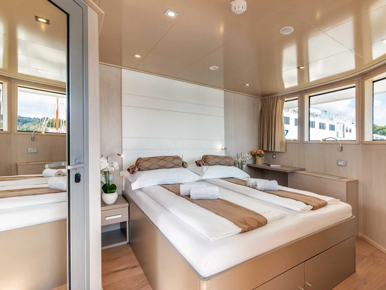 Luxury Motor Yacht (Suzana)  - 4