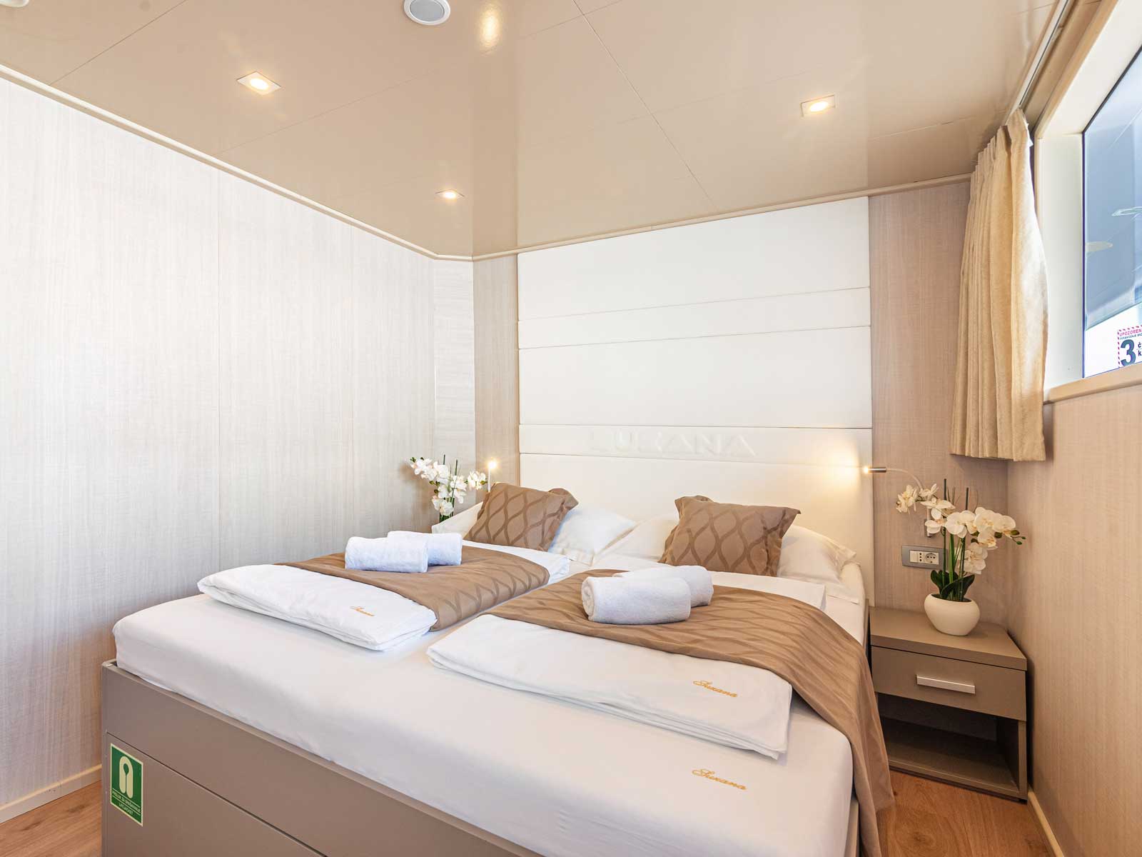 Photo #8 - Luxury Motor Yacht (Suzana) en Split - 18163