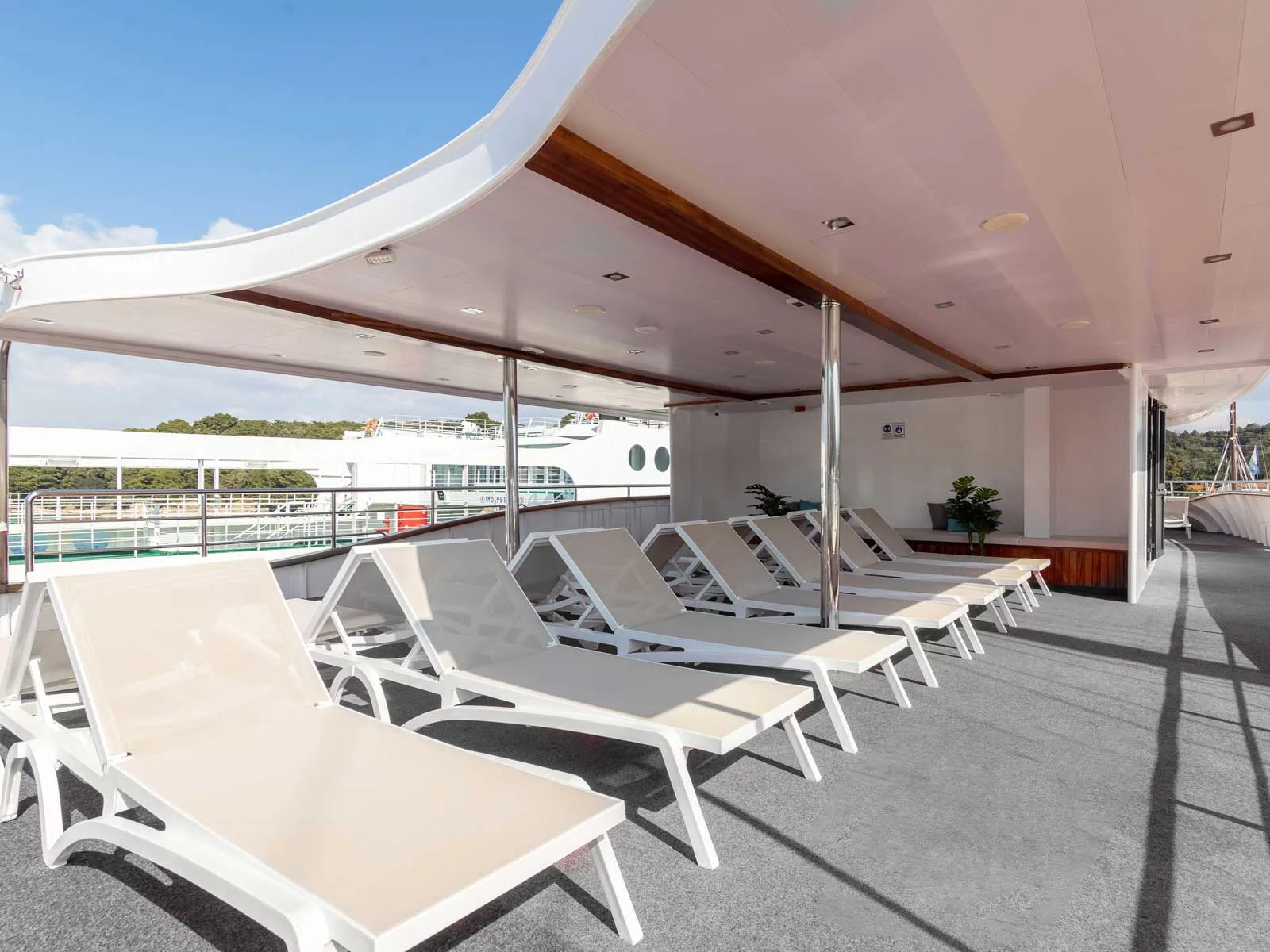 Luxury Motor Yacht (Suzana)  - 53