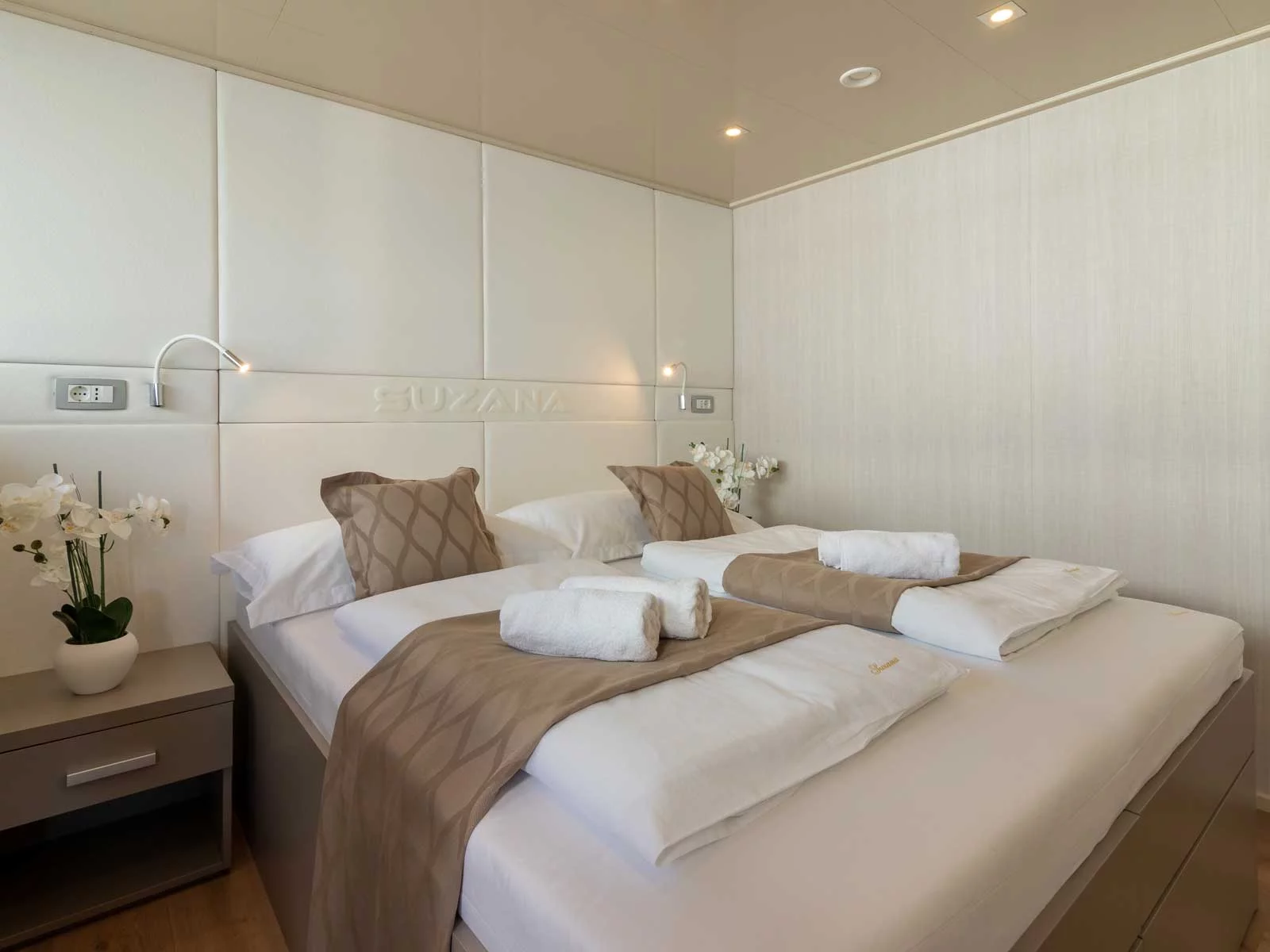 Luxury Motor Yacht (Suzana)  - 52