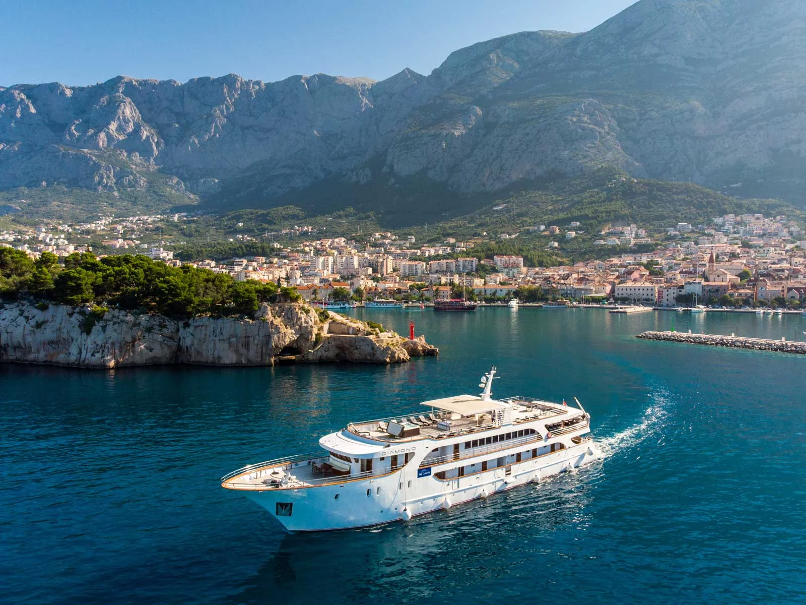 Luxury Motor Yacht (Diamond)  - 63