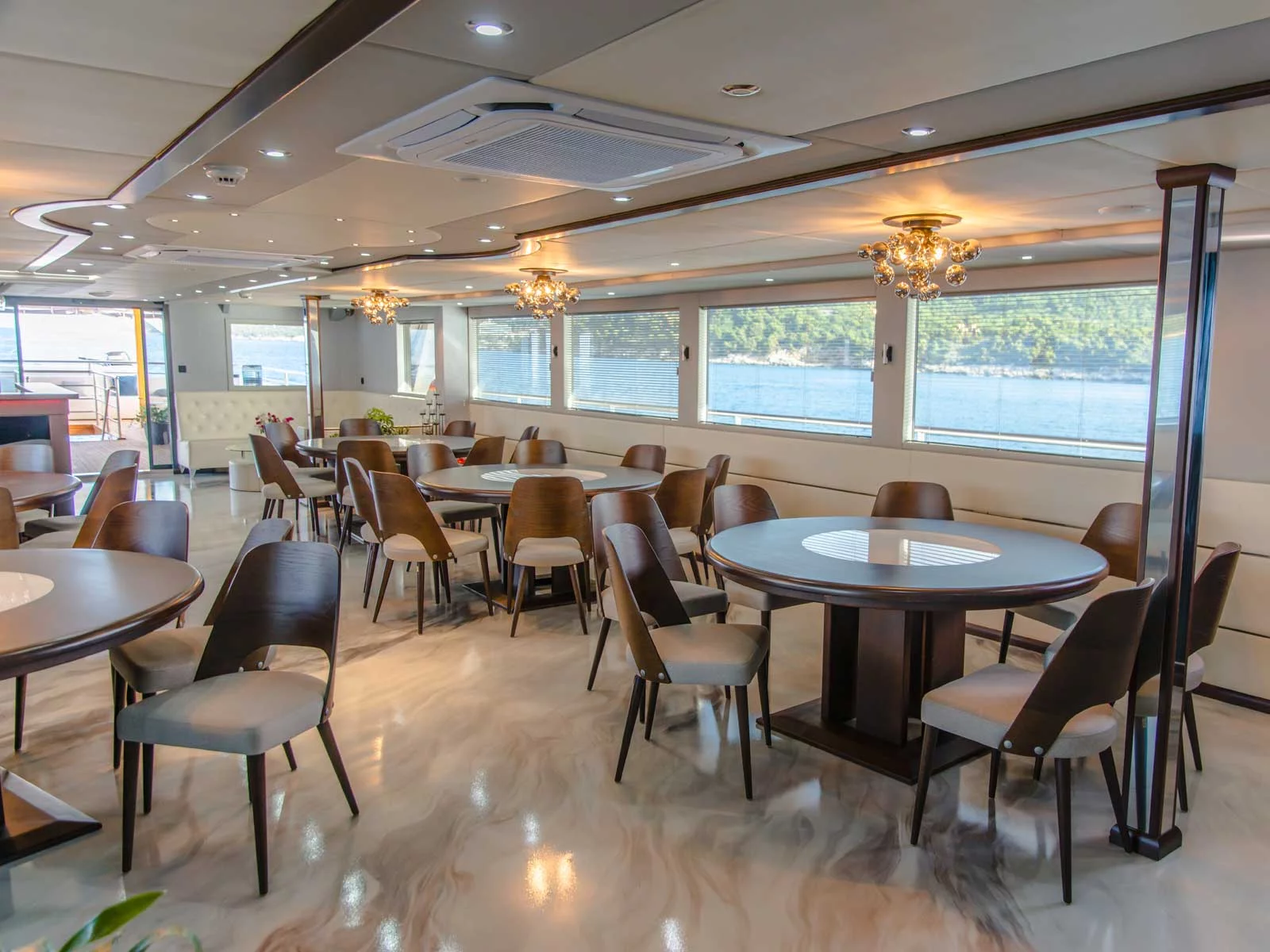 Luxury Motor Yacht (Diamond)  - 52