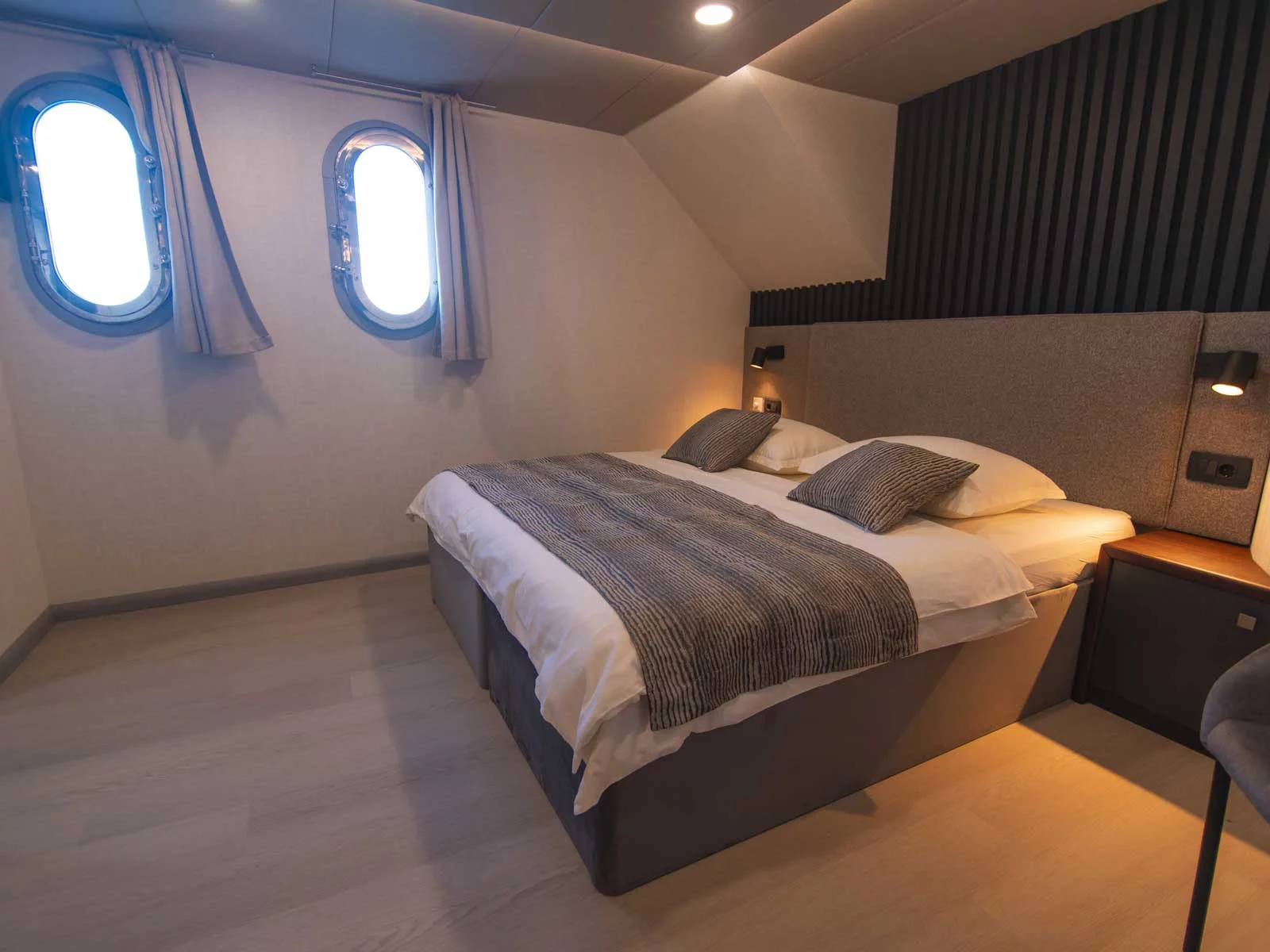 Luxury Motor Yacht (Diamond)  - 1