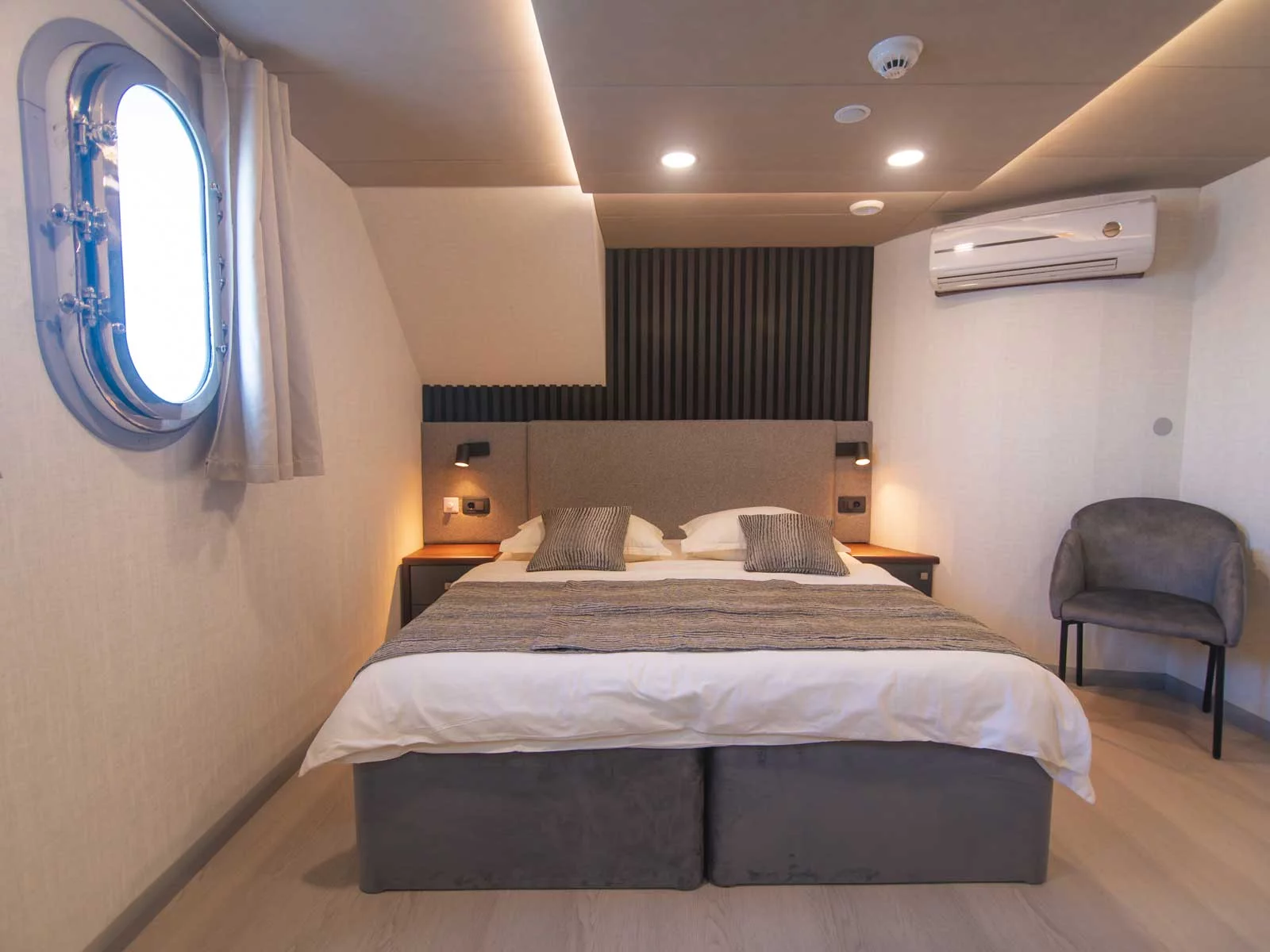 Luxury Motor Yacht (Diamond)  - 32
