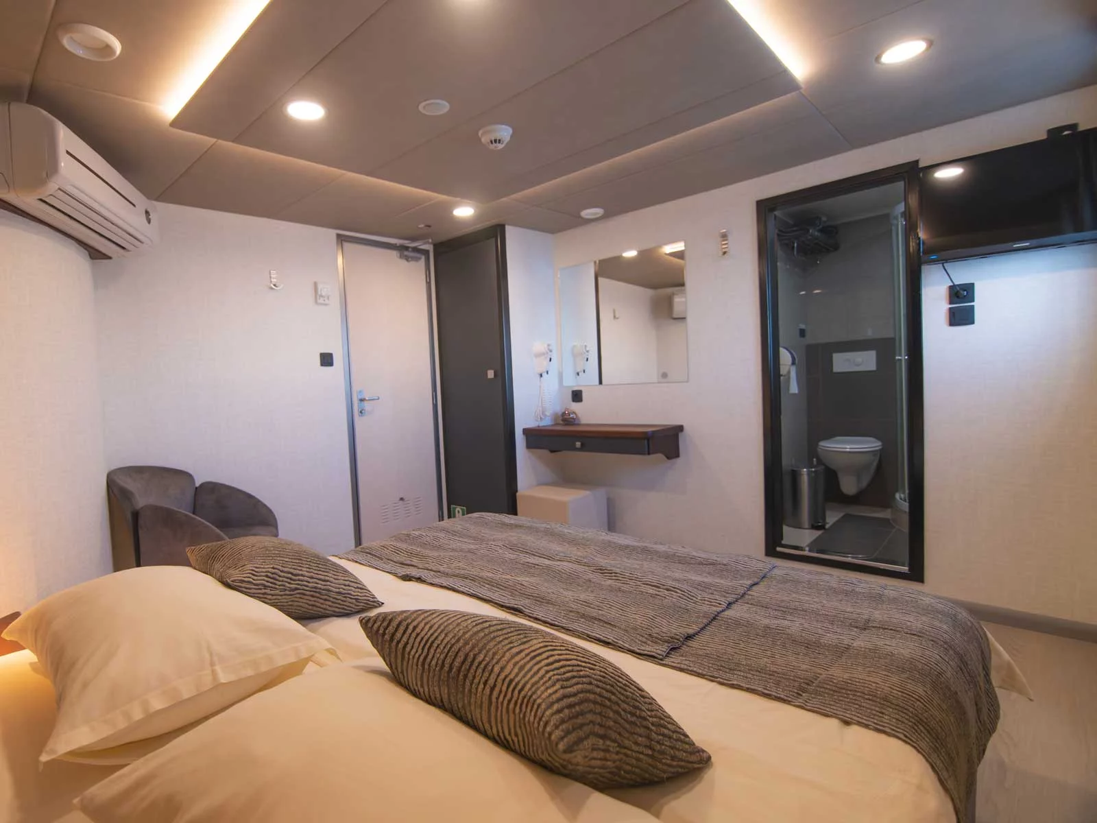 Luxury Motor Yacht (Diamond)  - 21