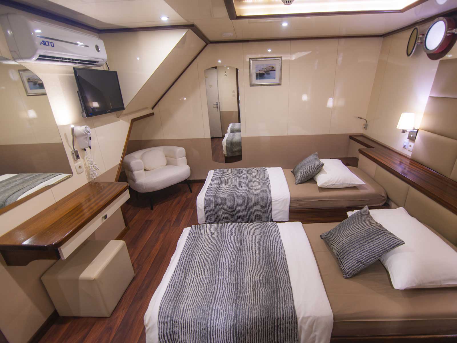Photo #19 - Luxury Motor Yacht (Diamond) in Split - 18204