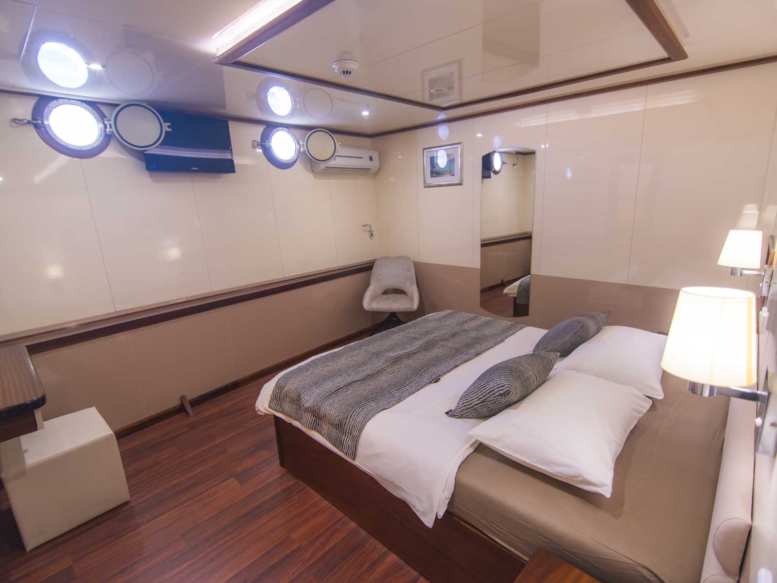 Photo #14 - Luxury Motor Yacht (Diamond) in Split - 18204