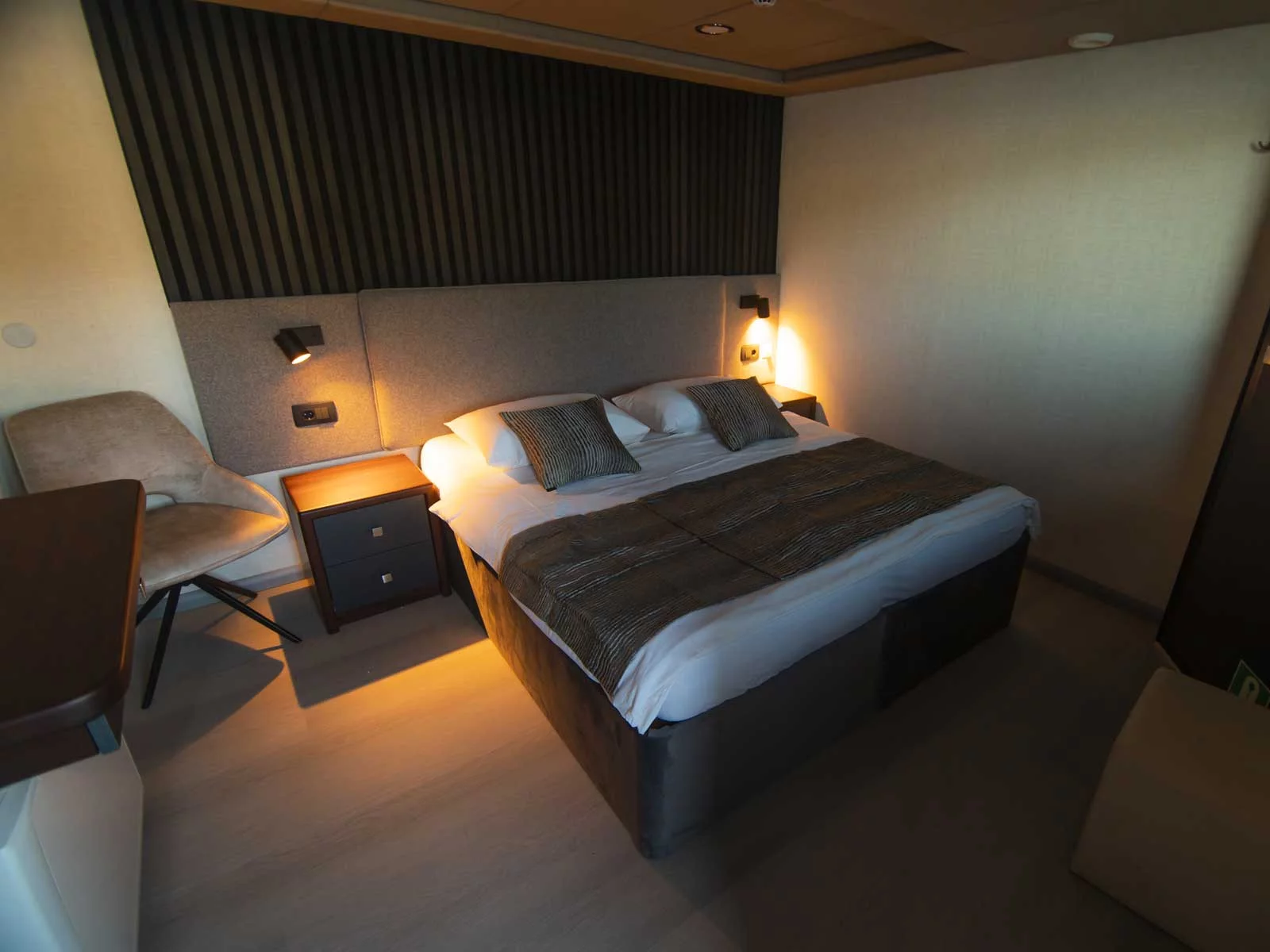 Luxury Motor Yacht (Diamond)  - 42