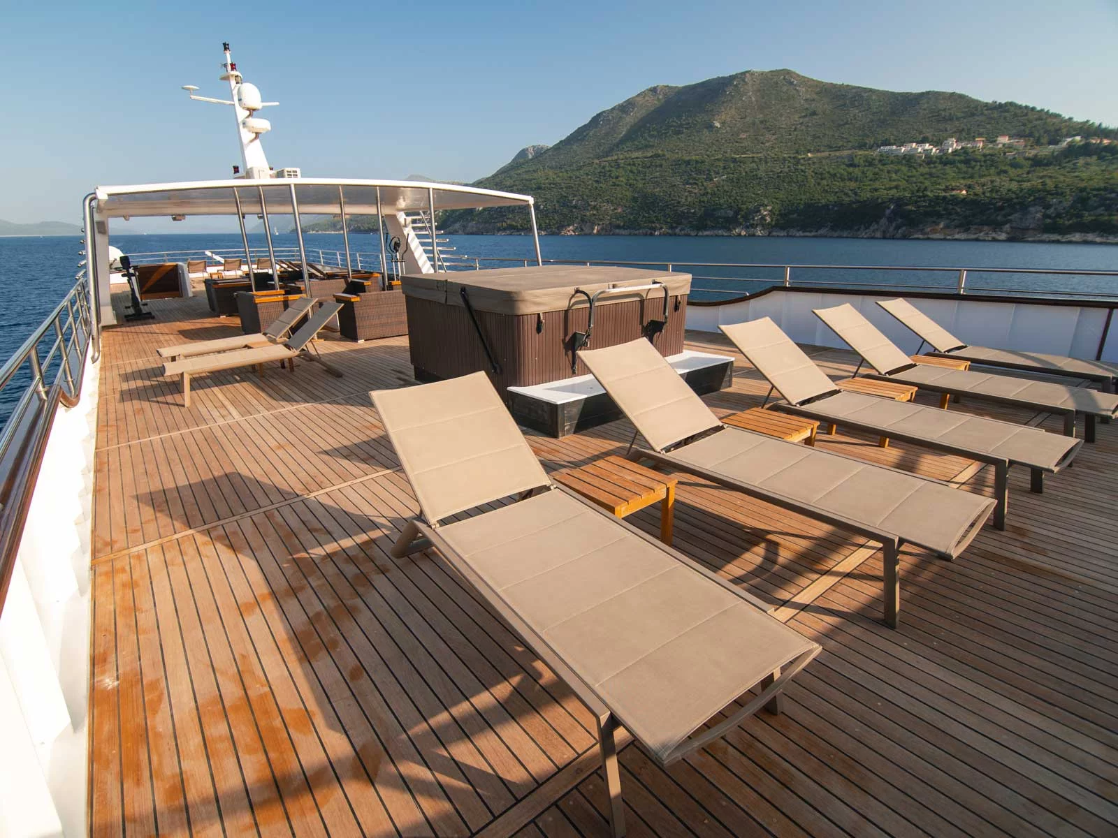 Luxury Motor Yacht (Diamond)  - 10