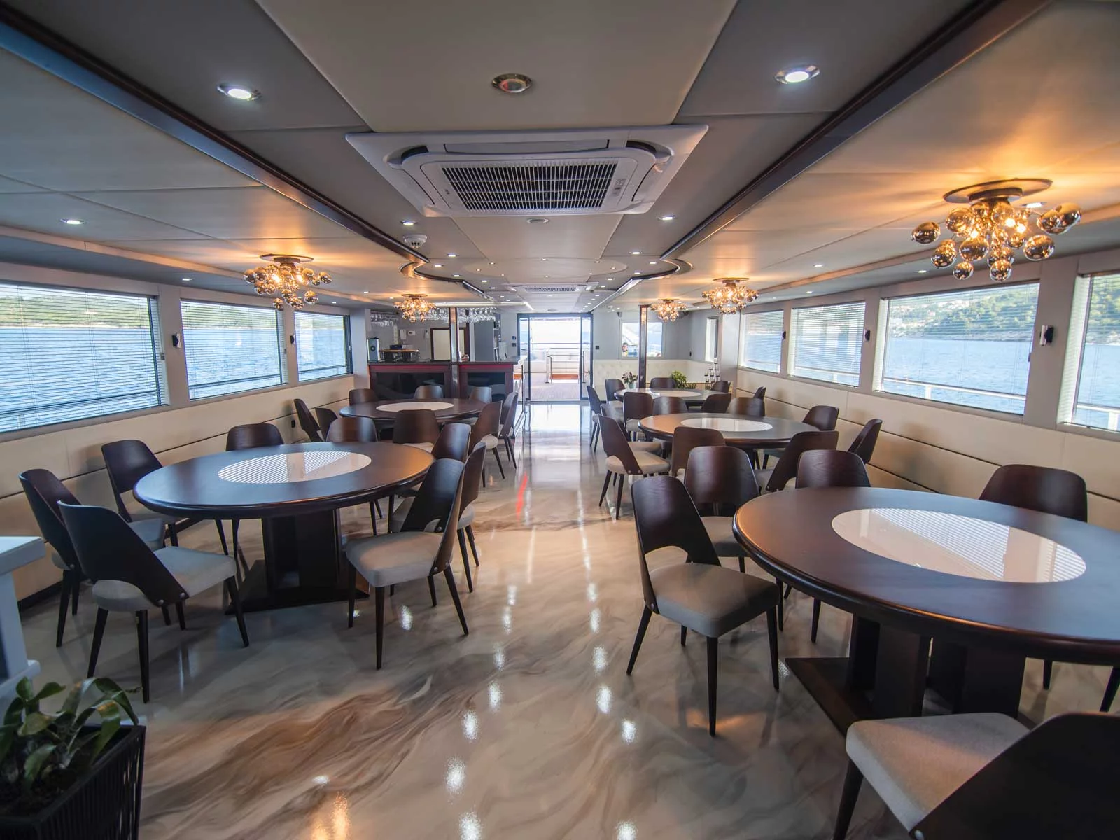Luxury Motor Yacht (Diamond)  - 49