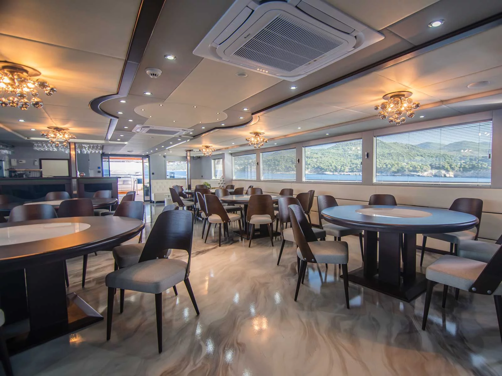 Luxury Motor Yacht (Diamond)  - 23