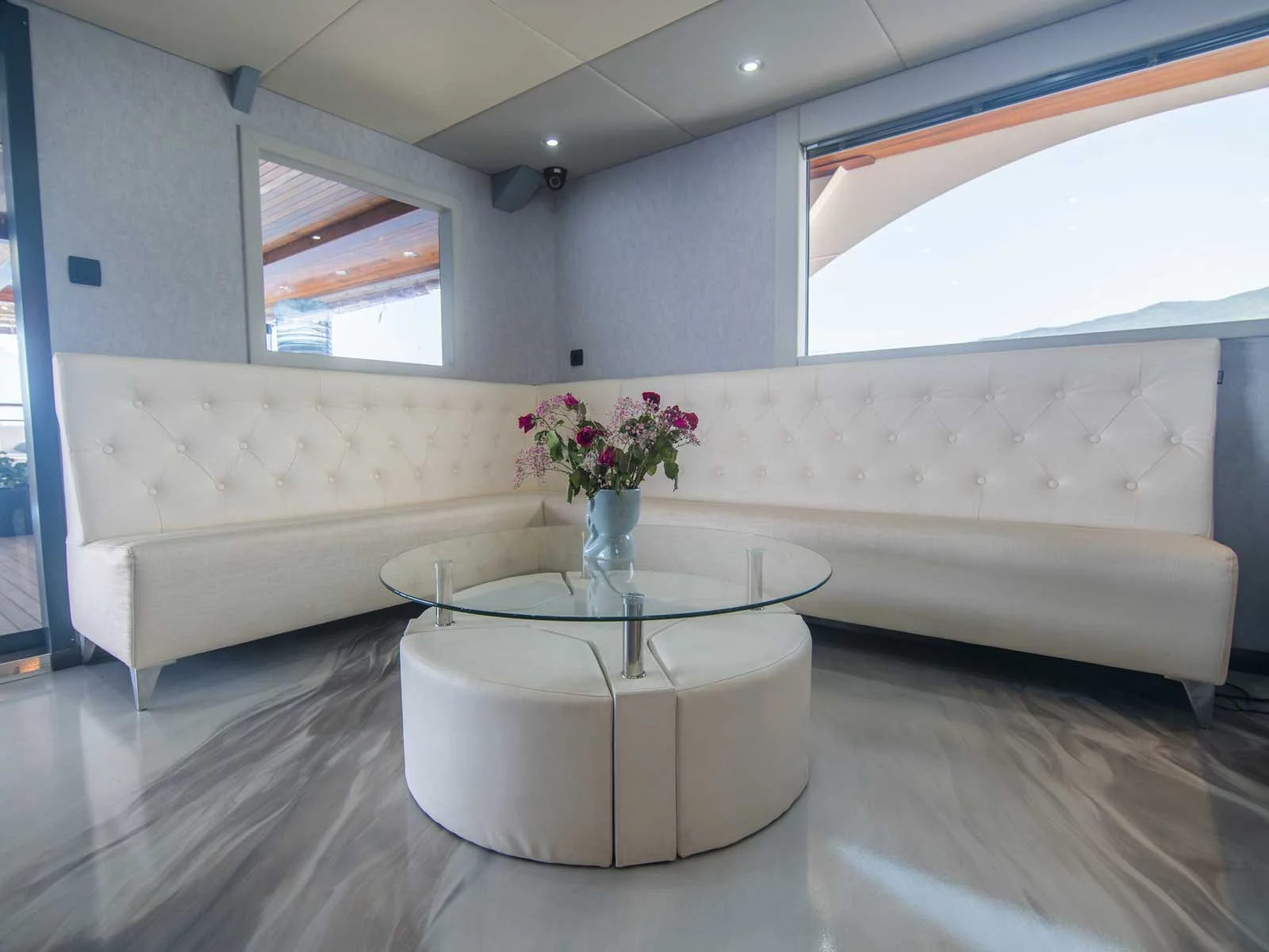 Luxury Motor Yacht (Diamond)  - 8