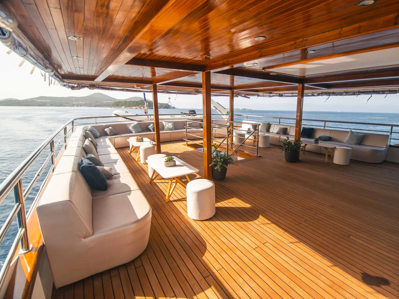 Luxury Motor Yacht (Diamond)  - 28