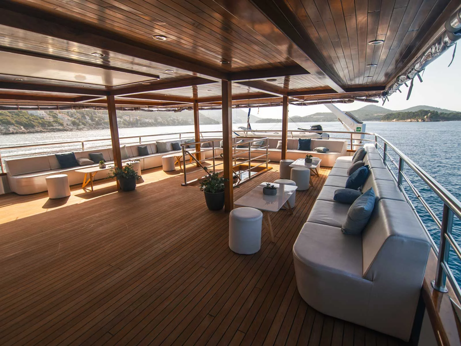 Luxury Motor Yacht (Diamond)  - 27