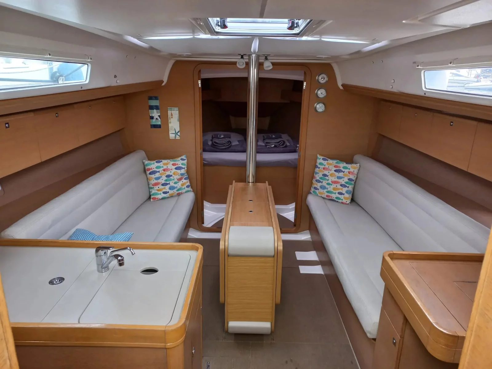 Dufour 350 Grand Large (White Pearl) Interior image - 2