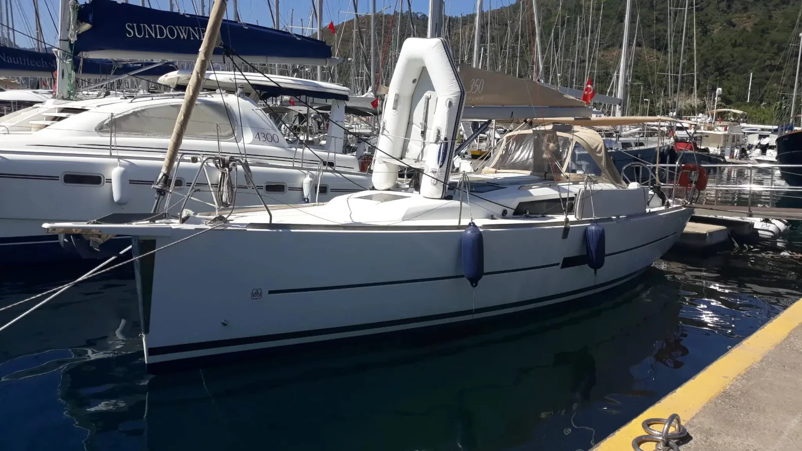 Dufour 350 Grand Large (White Pearl)  - 1