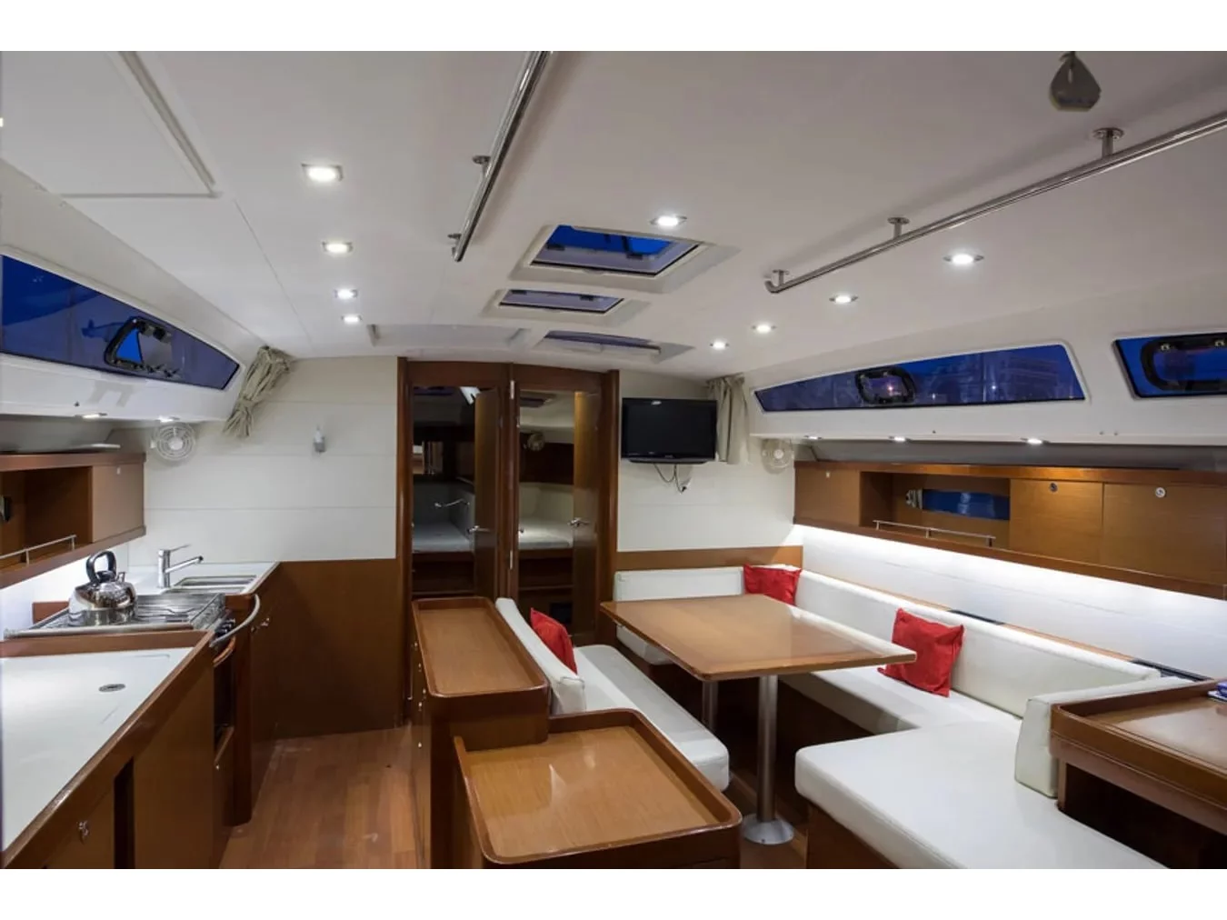 Oceanis 50 Family (Vanessa M) Interior image - 9