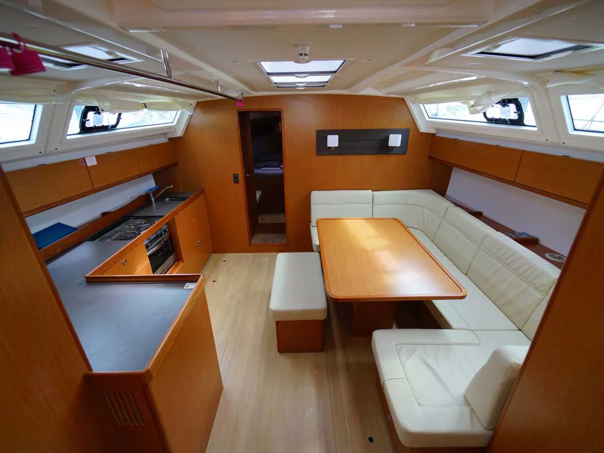 Bavaria Cruiser 46 (Sail la Vie) Interior image - 3
