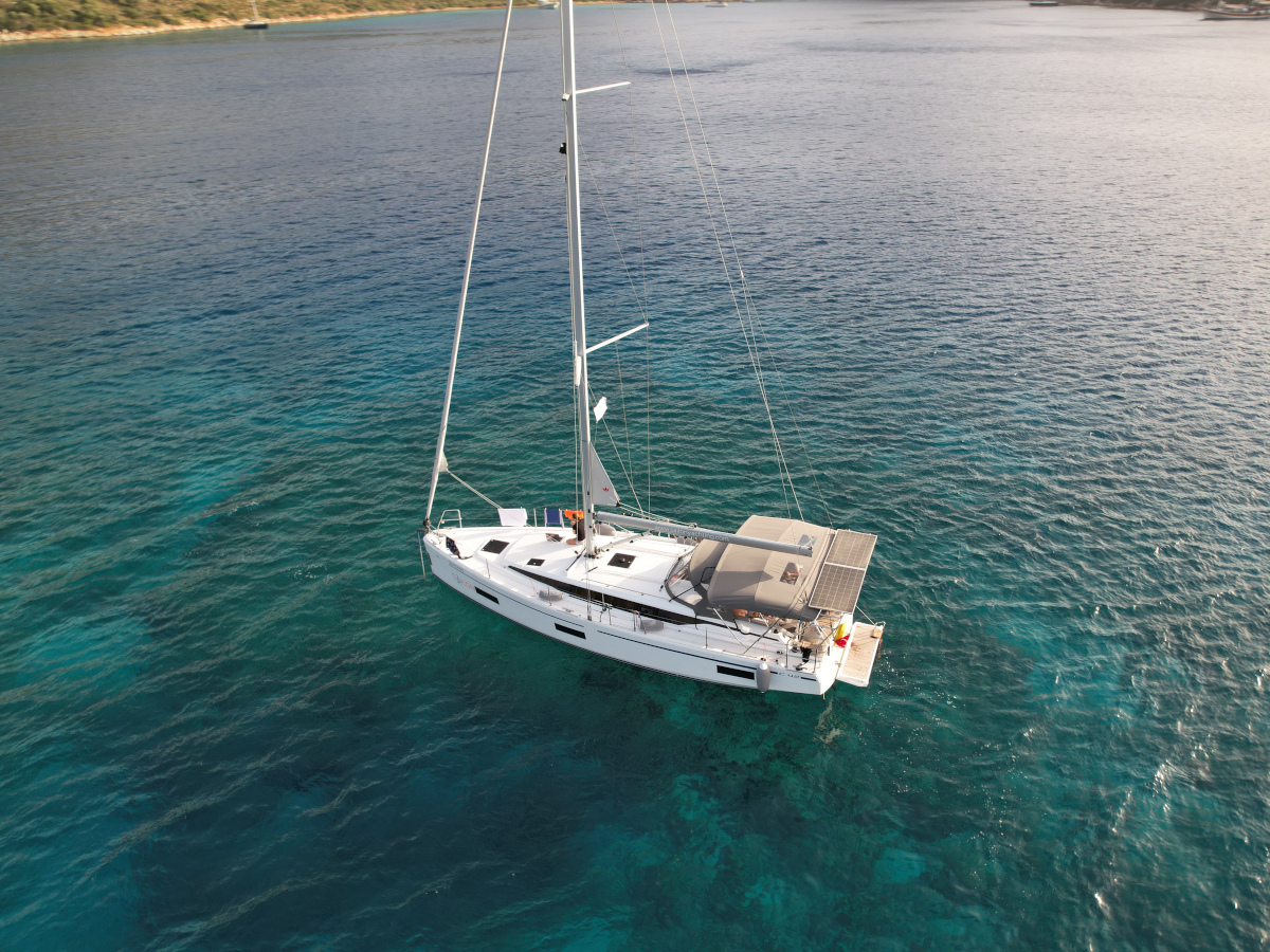 Photo #6 - Bavaria C42 (Sorores) in Marmaris - 23112