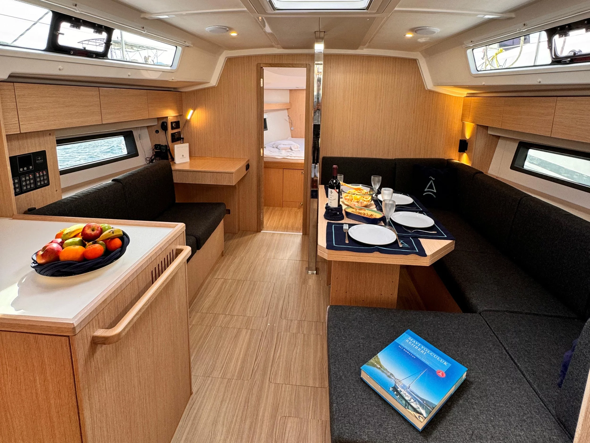 Bavaria C42 (Sorores) Interior image - 1