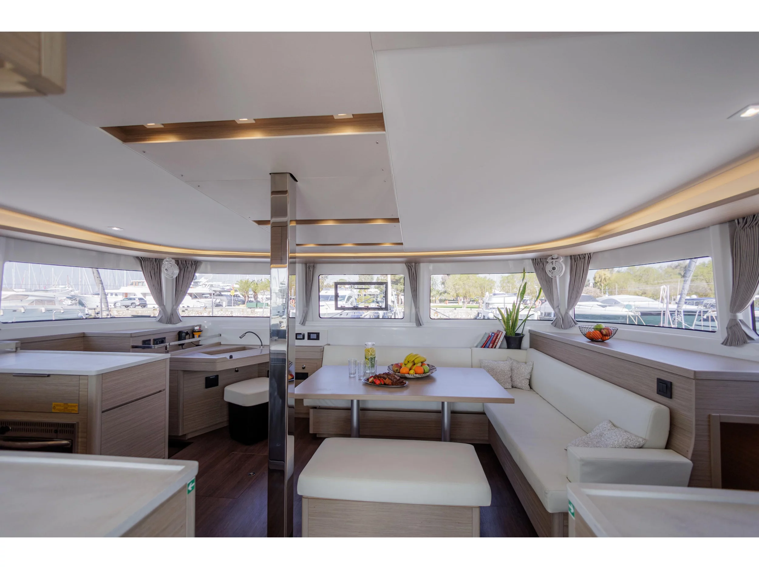 Lagoon 46 (Iris) Interior image - 25