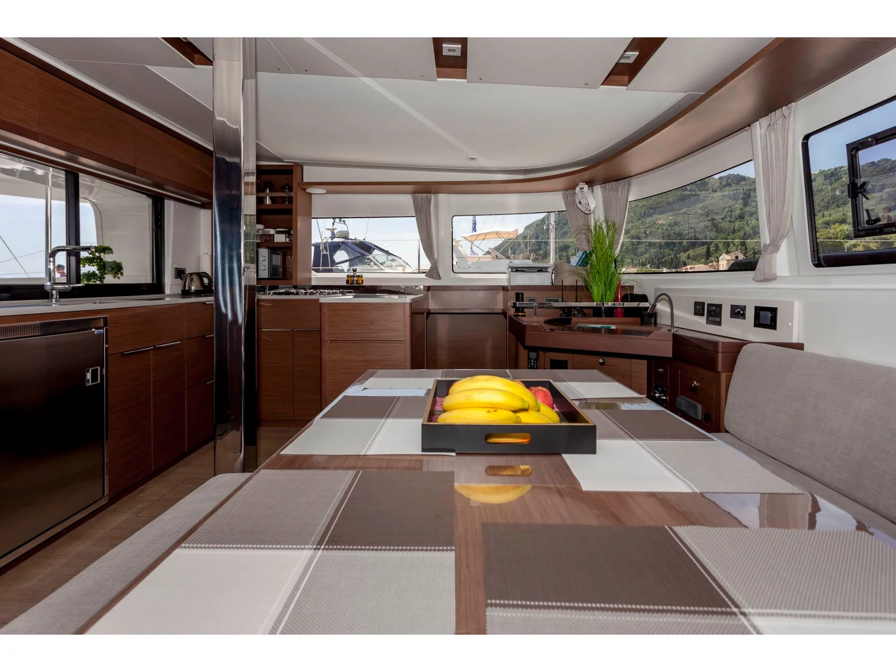 Lagoon 46 AC&GEN/ WM/ CAM/ WI-FI (Latria) Interior image - 3