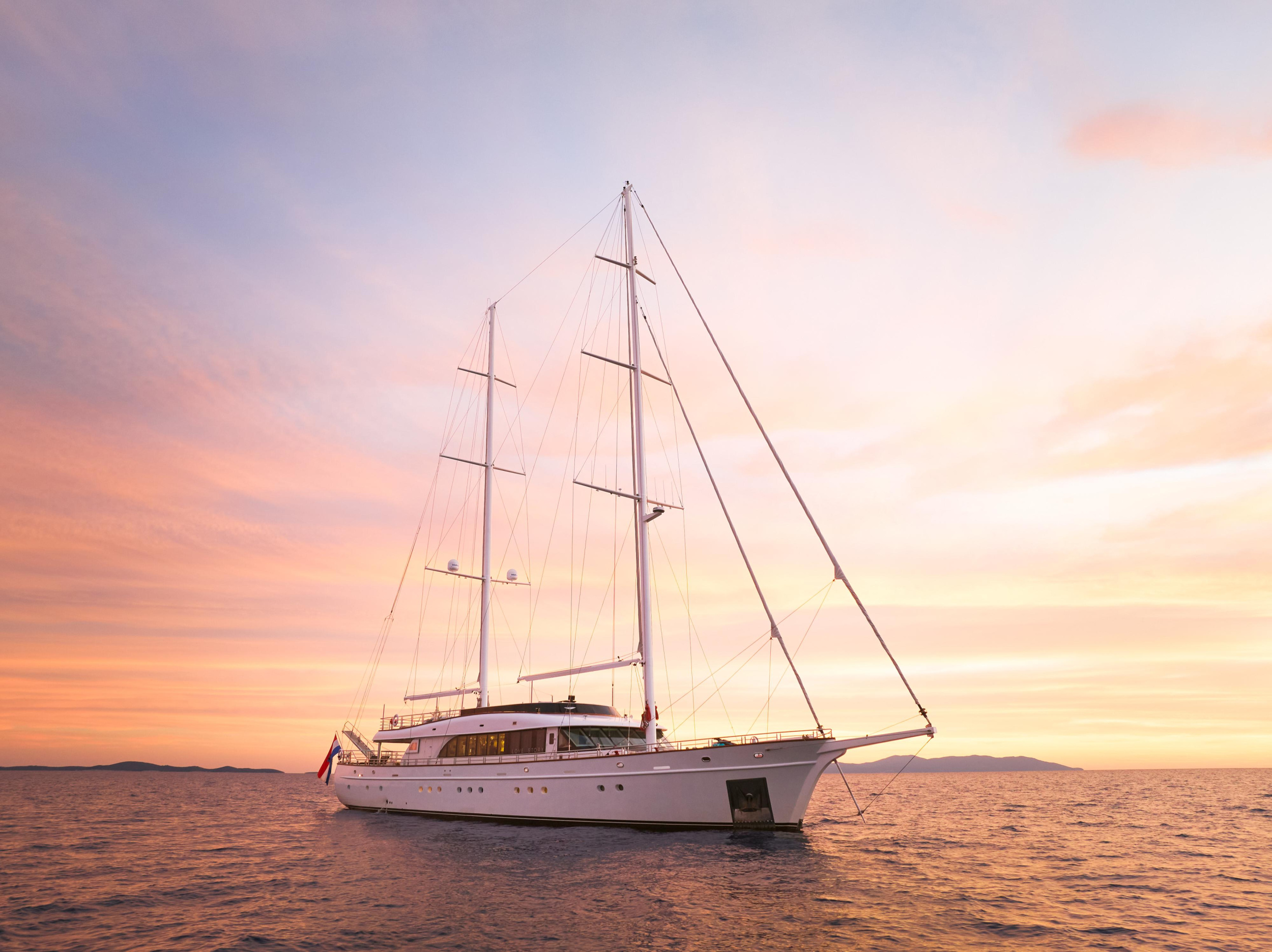 Photo #2 - Motoryacht Love Story (Love Story) in Split - 16093