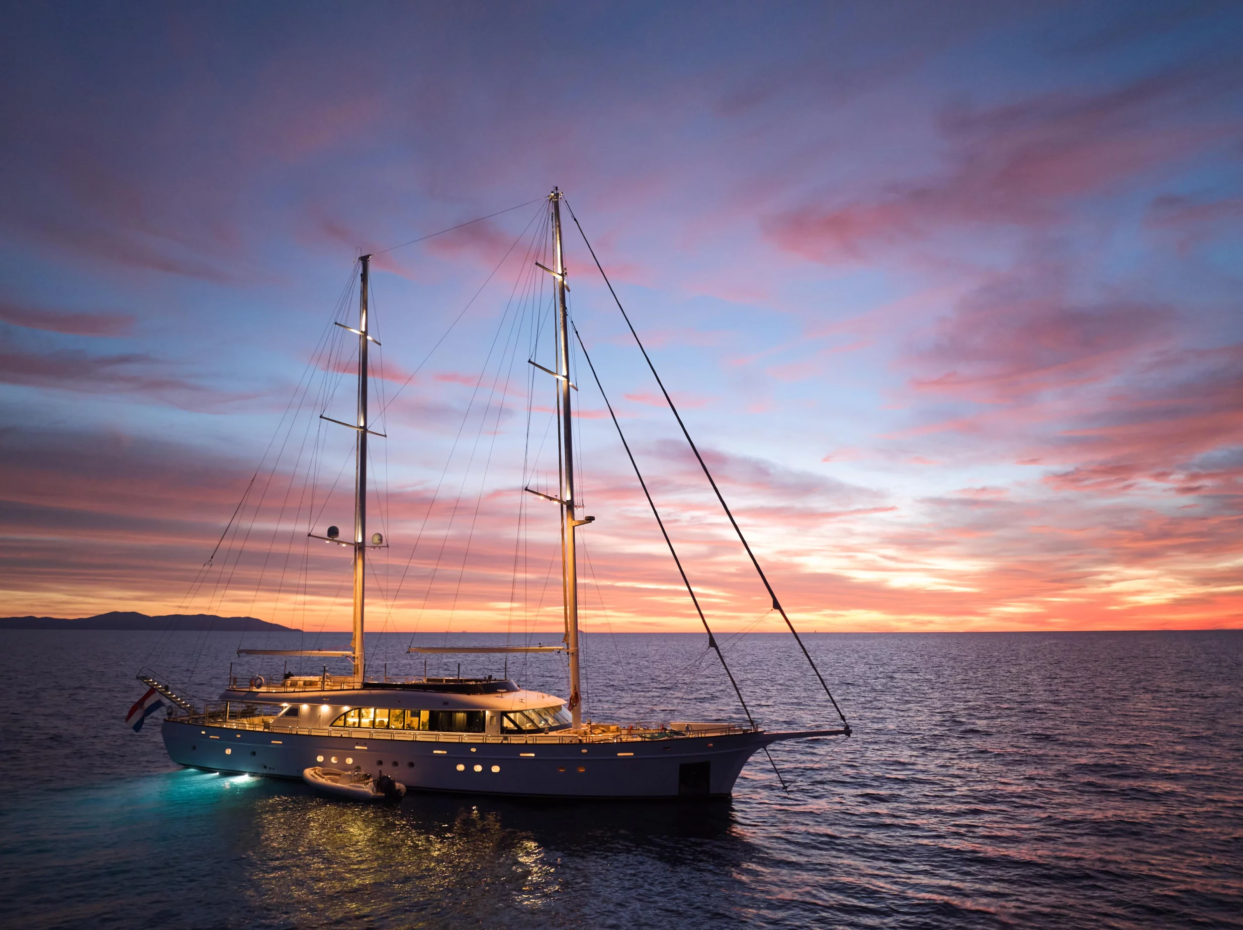 Motoryacht Love Story (Love Story)  - 33