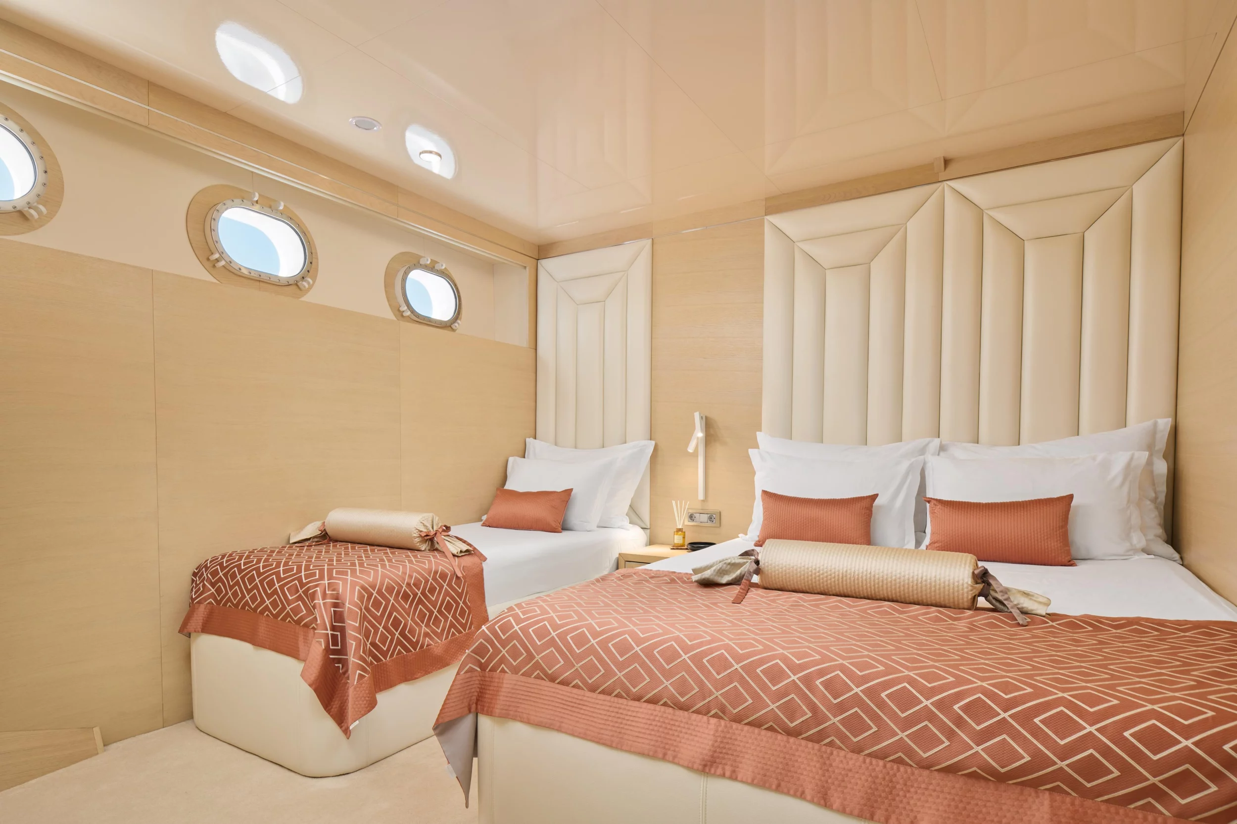 Motoryacht Love Story (Love Story)  - 31
