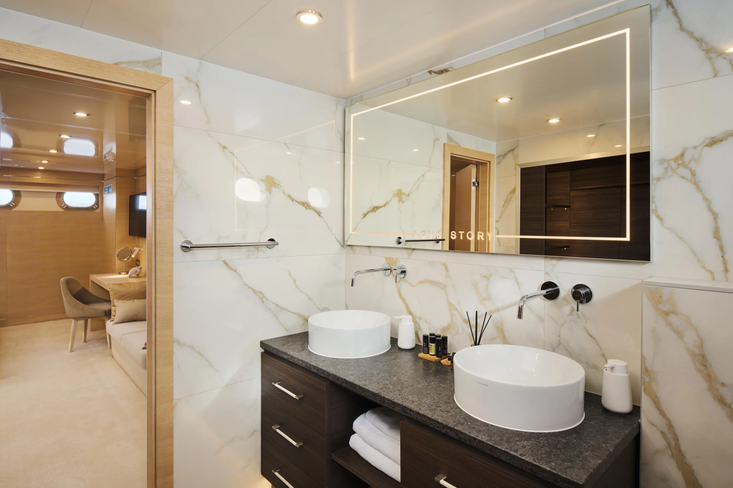 Motoryacht Love Story (Love Story)  - 38