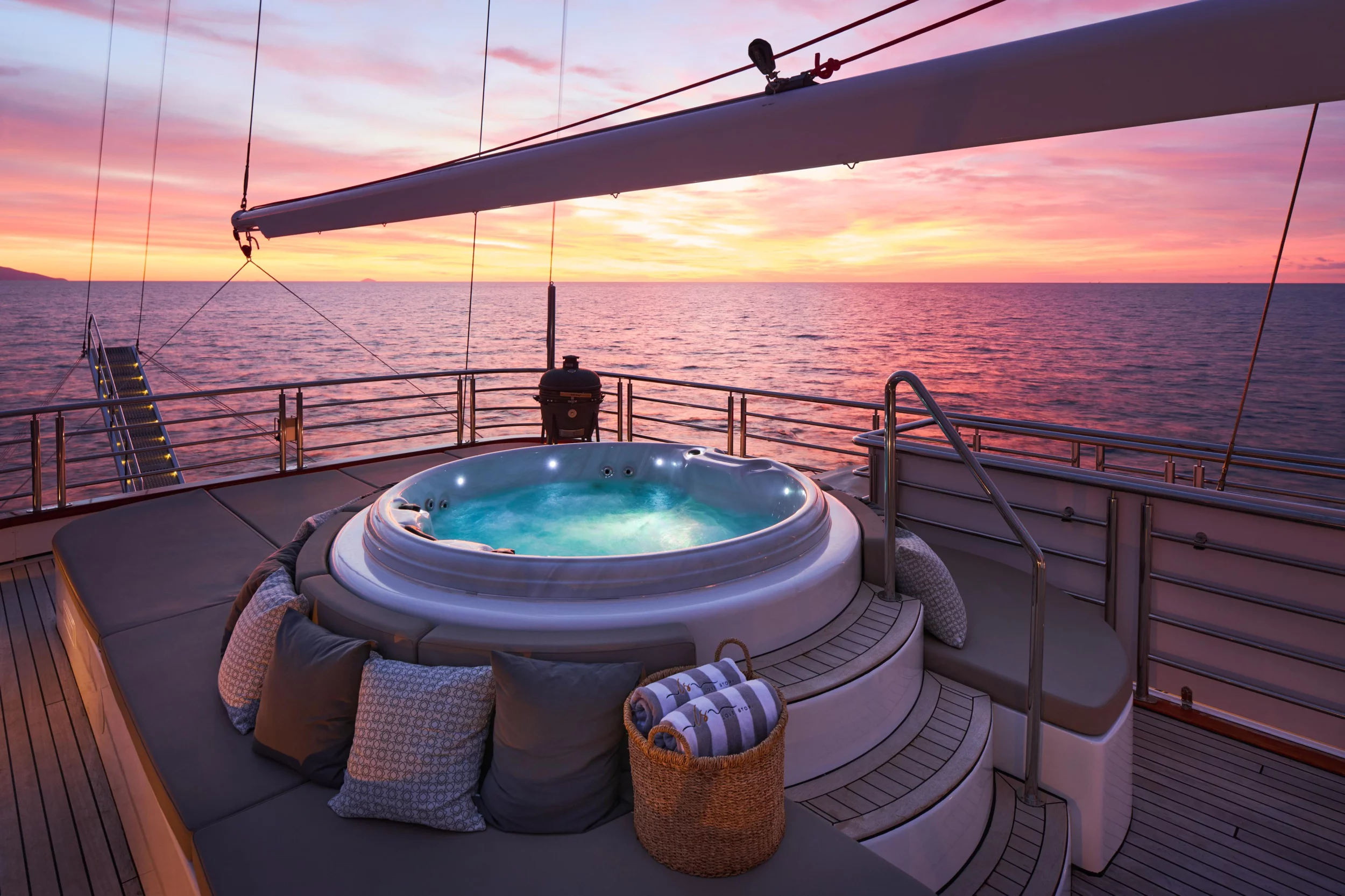 Motoryacht Love Story (Love Story)  - 18